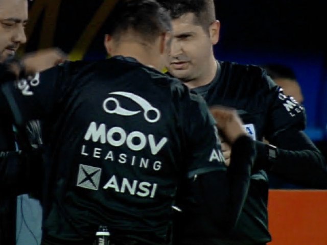 Accidentare neașteptată în meciul de la Slobozia: Arbitrul, înlocuit Partida de fotbal dintre Unirea Slobozia și Oțelul Galați, disputată recent, a fost marcată de un incident neprevăzut
