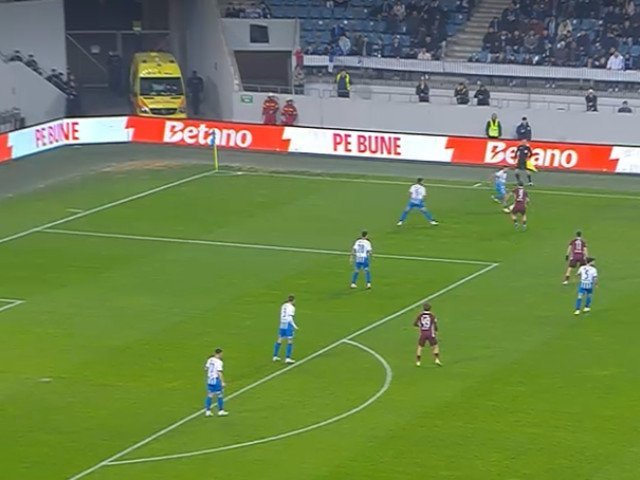 Universitatea Craiova și CFR Cluj remizează, Craiova merge în semifinalele Cupei României Universitatea Craiova și CFR Cluj au încheiat la egalitate, scor 0-0, în sferturile de finală ale Cupei României