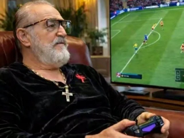 FCSB intră în play-out pentru prima dată, iar internetul nu iartă Victoria lui FC Argeș împotriva lui Dinamo a pecetluit soarta FCSB-ului, trimițând echipa în play-out-ul SuperLigii