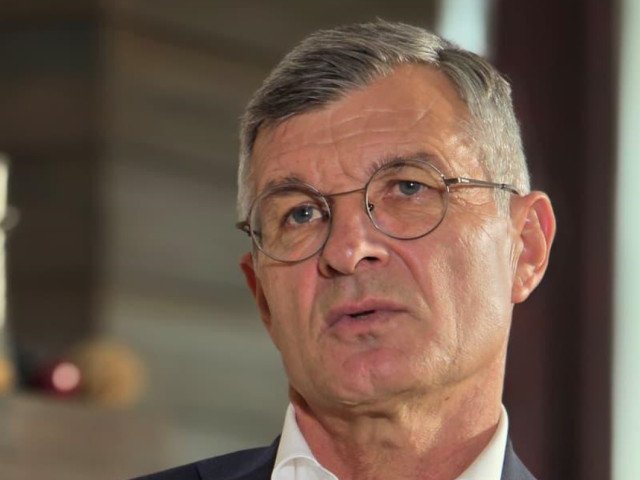 România ratează calificarea la Cupa Mondială, o nouă dezamăgire pentru fani Echipa națională de fotbal a României a ratat încă o dată calificarea la Cupa Mondială, generând frustrare în rândul suporterilor și ridicând semne de întrebare cu privire la viitorul fotbalului românesc