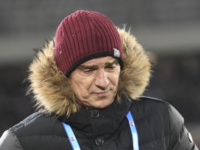 Pancu, după derby-ul pierdut: ”Avem o problemă” Eșecul suferit de CFR Cluj în fața rivalei ”U” Cluj, scor 0-1, a generat un val de reacții, iar antrenorul ”feroviarilor”, Daniel Pancu, nu s-a sfiit să vorbească despre problemele echipei sale, dar și despre rivalitatea cu Rapid București