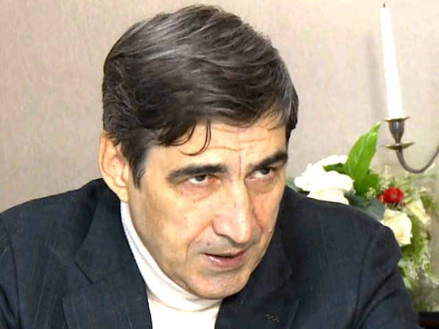 Victor Pițurcă: „A pierdut multe milioane” Fostul selecționer al echipei naționale de fotbal a României, Victor Pițurcă, a făcut declarații despre situația financiară a unei persoane, sugerând pierderi semnificative de capital