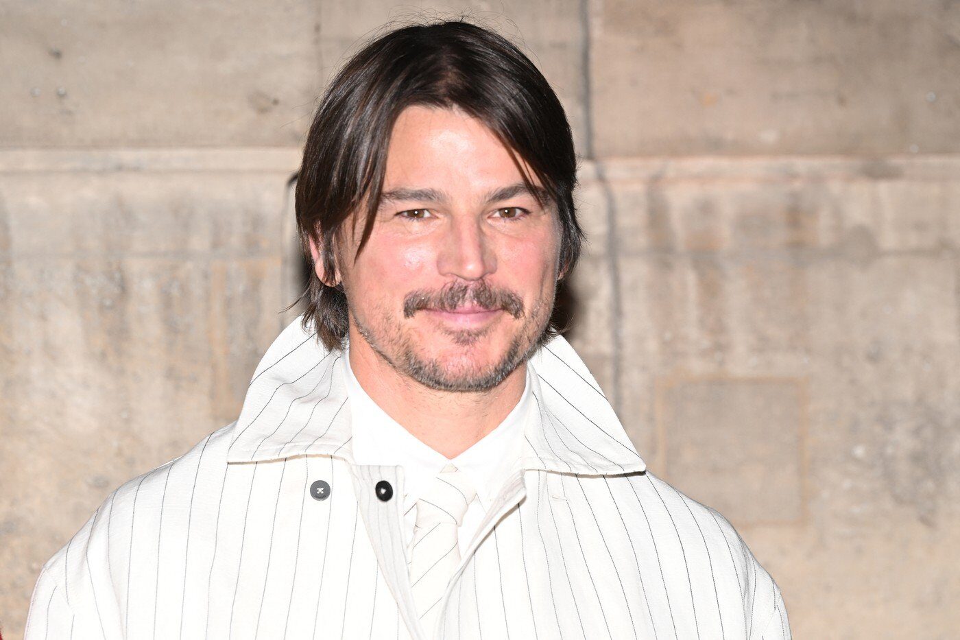 Josh Hartnett revine pe marile ecrane într-un rol principal complex, sub bagheta regizorului Oliver Stone, într-un film ce explorează teme precum familia, alegerile și consecințele acestora