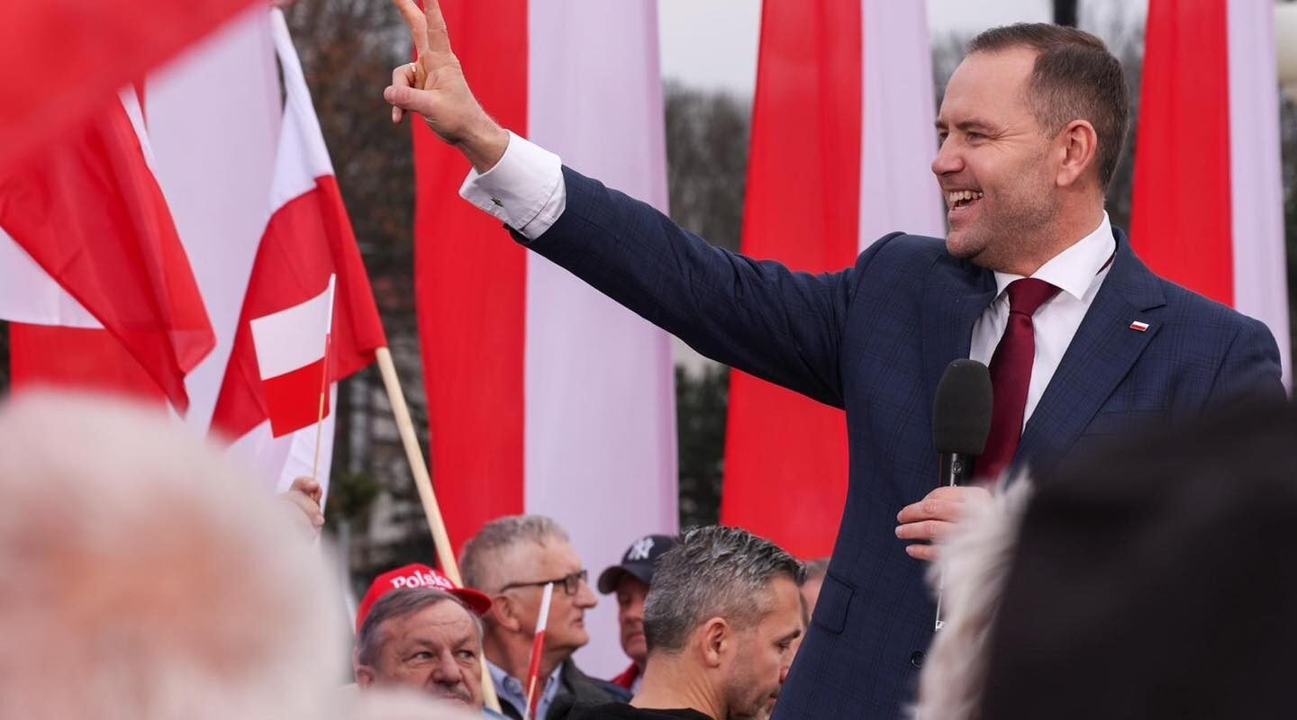 Polonia, în impas cu fondurile europene pentru apărare: Președintele blochează accesul la miliarde de euro Președintele Poloniei, Karol Nawrocki, a pus în pericol accesul țării sale la fondurile europene destinate apărării prin blocarea unei legi critice pentru deblocarea acestor resurse