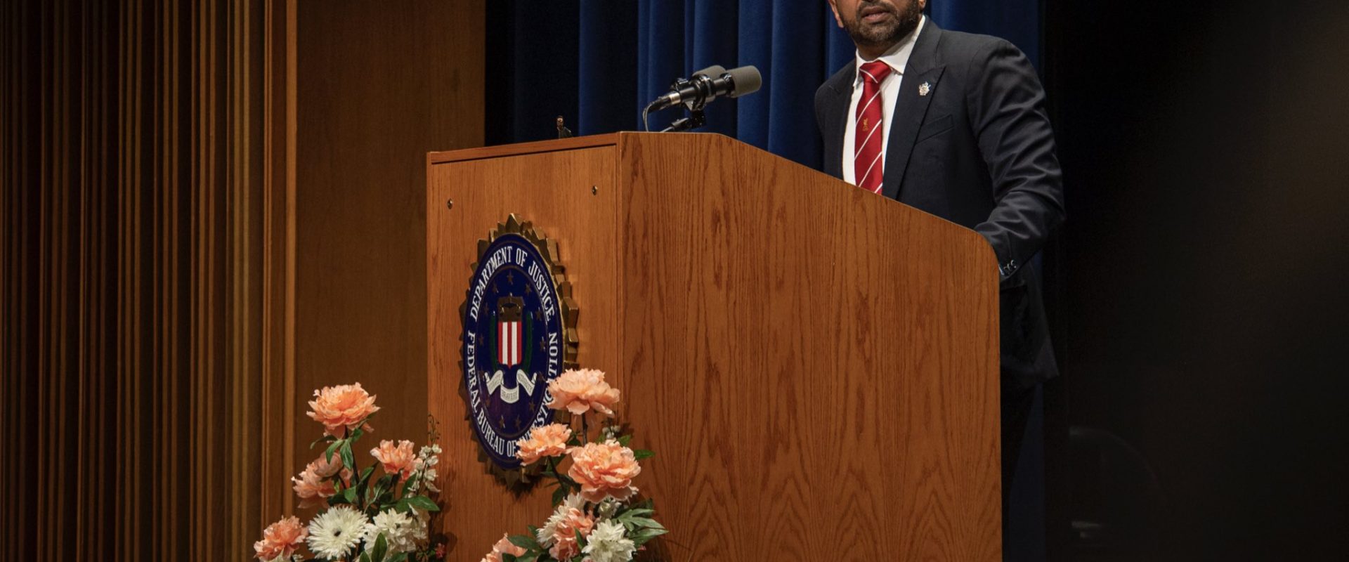 Hacheri iranieni au spart e-mailurile directorului FBI Departamentul de Justiție al Statelor Unite a confirmat pentru Reuters că hackeri cu legături cunoscute cu Iranul au accesat contul personal de e-mail al directorului FBI, Kash Patel