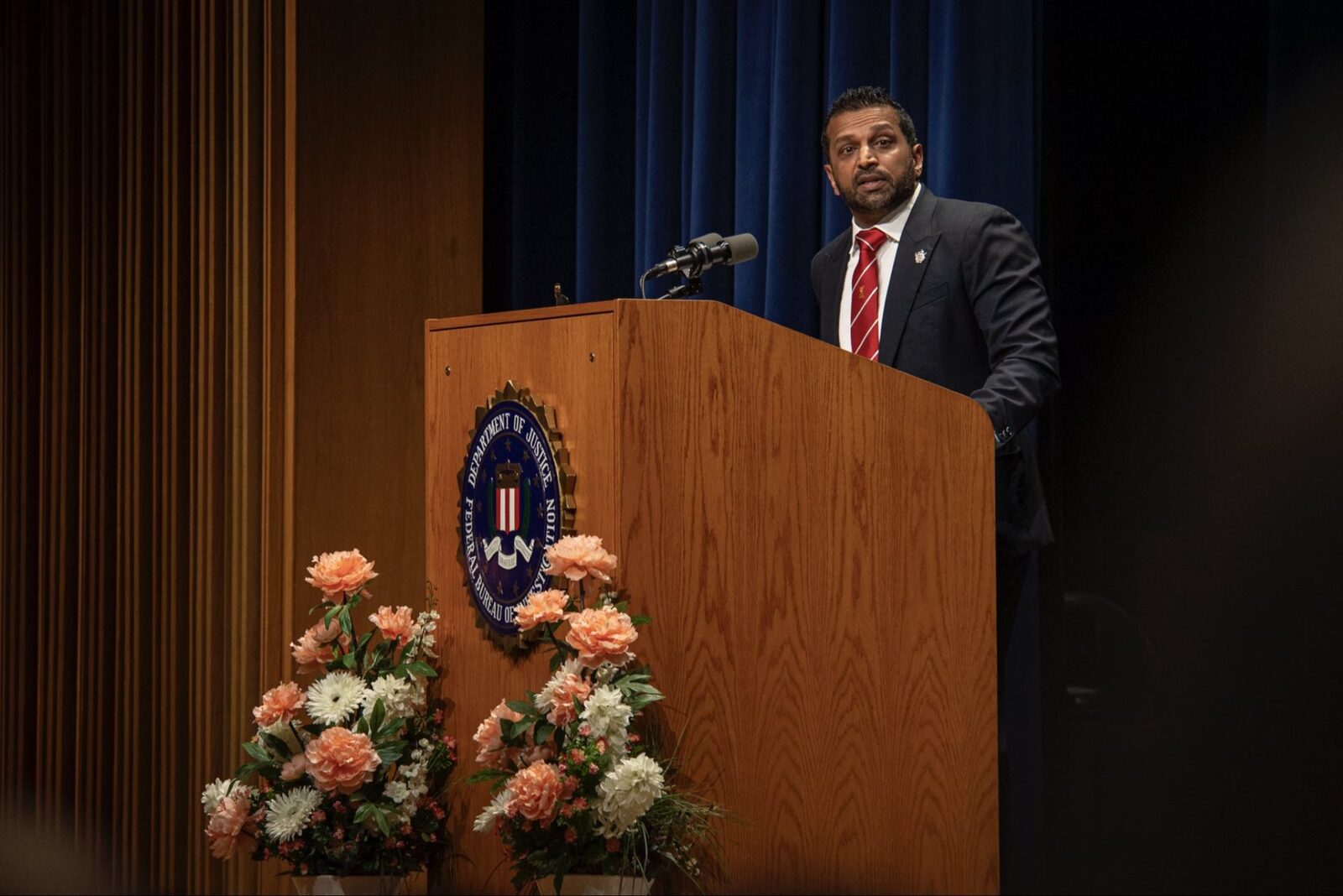Hacheri iranieni au spart e-mailurile directorului FBI Departamentul de Justiție al Statelor Unite a confirmat pentru Reuters că hackeri cu legături cunoscute cu Iranul au accesat contul personal de e-mail al directorului FBI, Kash Patel