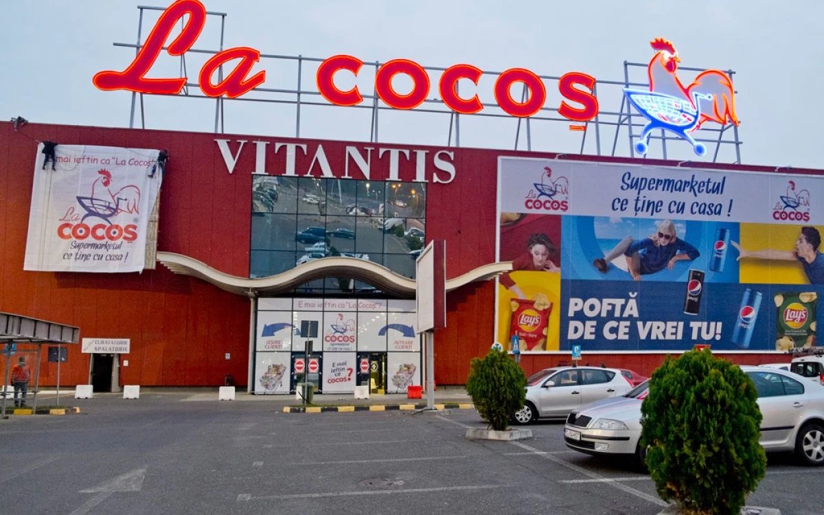 La Cocoș, după preluarea de către Schwarz Group: Clienții reclamă scumpiri și lipsa produselor Rețeaua de magazine La Cocoș a intrat într-o nouă etapă de dezvoltare, odată cu integrarea în portofoliul grupului german Schwarz