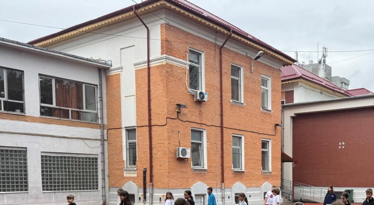Liceul Vlahuță din Sectorul 1, gata de renovare: Un proiect de 44 de milioane de lei Liceul Teoretic „Alexandru Vlahuță” din Sectorul 1 ar putea intra în proces de modernizare, după ce un proiect de hotărâre a fost supus votului în Consiliul Local