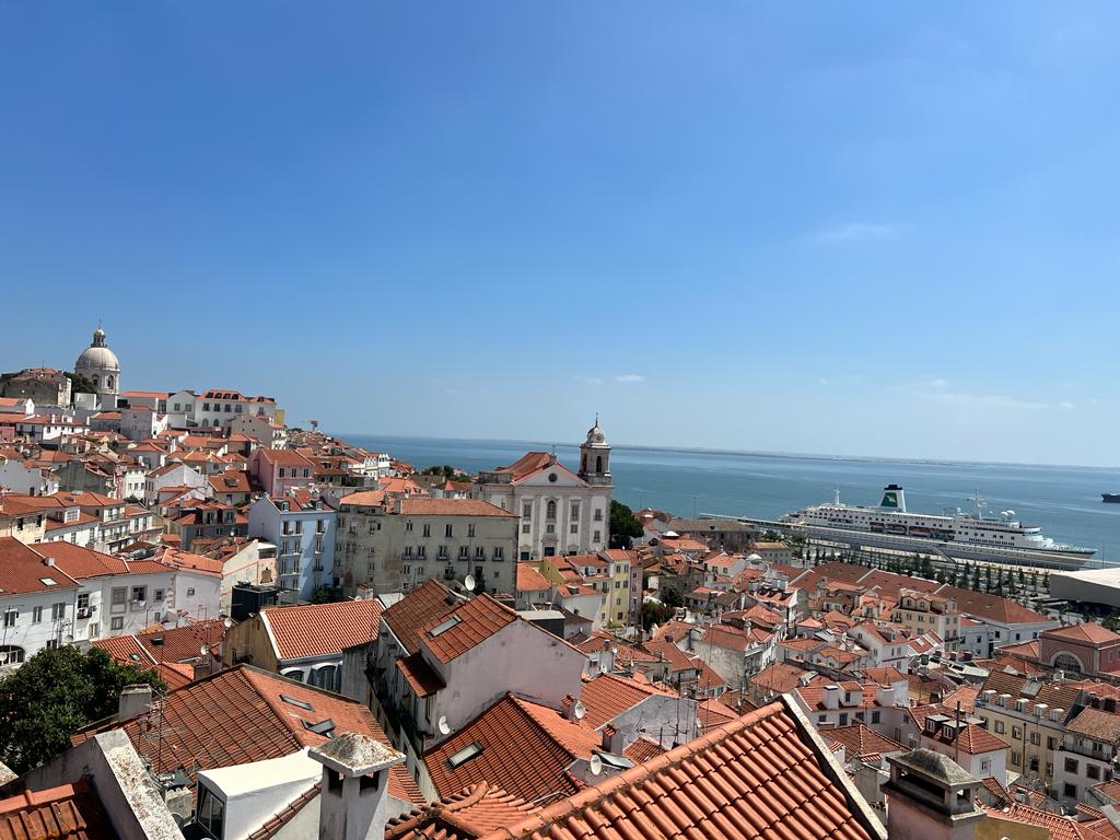 Guvernul portughez înăsprește politica de imigrație, facilitând expulzările Lisabona, Portugalia – Guvernul de dreapta al Portugaliei a aprobat o reformă legislativă menită să accelereze și să simplifice procesul de expulzare a imigranților aflați în situație de ședere ilegală