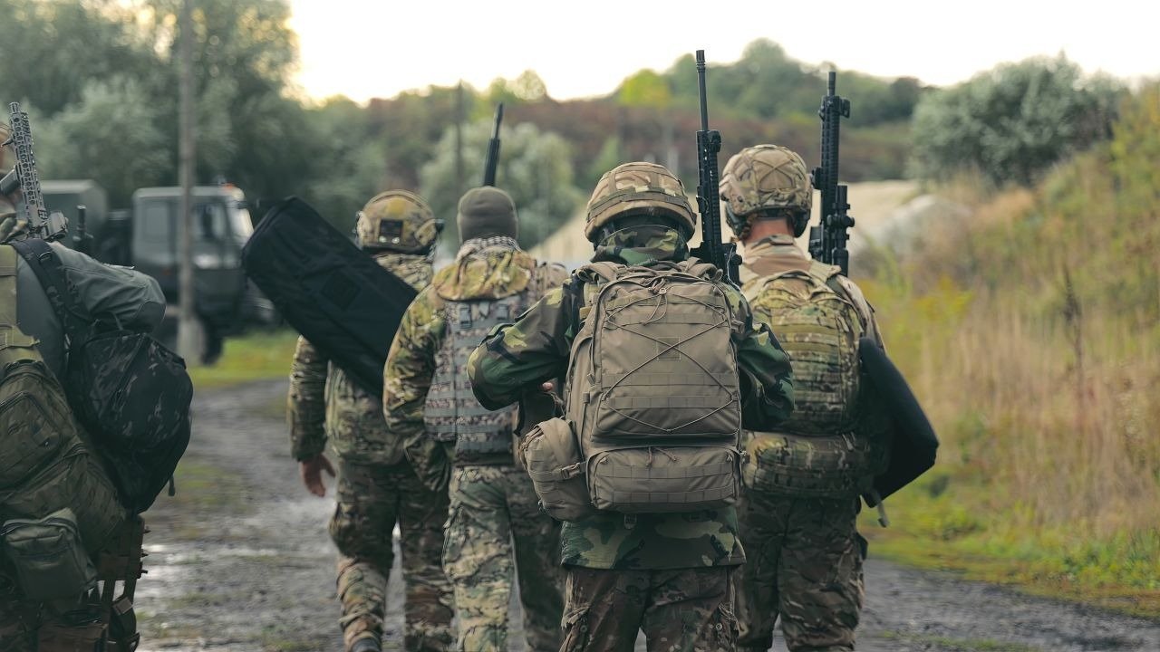 Croația reintroduce armata obligatorie: Tinerii vor începe antrenamentele luna viitoare Croația reintroduce serviciul militar obligatoriu, începând de luni, cu un program de pregătire de bază de două luni pentru tinerii recruți