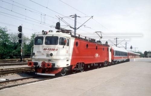 Trenurile au reluat circulația pe ruta Holdea – Margina după incidentul feroviar Circulația trenurilor pe secția Holdea – Margina, aflată în raza Sucursalei Regionale de Căi Ferate Timișoara, a fost reluată începând cu ora 18:30, miercuri, după ce echipele de intervenție au finalizat reparațiile necesare în urma unui incident feroviar