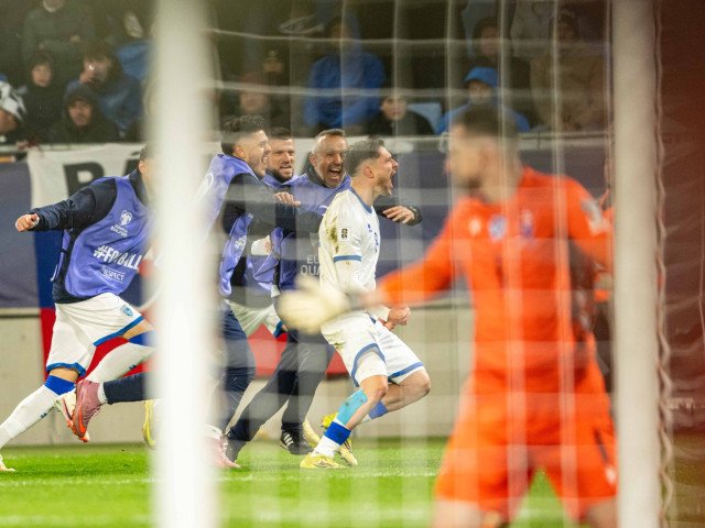 Surpriză uriașă în barajul pentru Campionatul Mondial de Fotbal 2026: meciul cu șapte goluri care a ridicat suporterii în picioare O partidă electrizantă, cu răsturnări spectaculoase de scor, a adus o echipă națională la un pas de o calificare istorică la Cupa Mondială din 2026