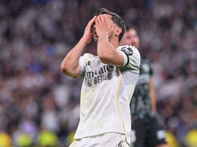 Real Madrid zguduie piața transferurilor la trei zile după ce a cucerit titlul La doar trei zile după ce a fost încoronată campioană a Spaniei, echipa de fotbal Real Madrid a anunțat că unul dintre jucătorii săi de bază a fost pus pe lista de transferuri