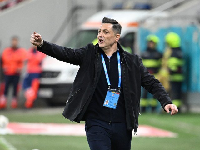Rădoi, ieșit însângerat de pe teren în timpul meciului FCSB – Metaloglobus Mirel Rădoi, fost jucător și antrenor de fotbal, a fost văzut sângerând, în urma unui incident petrecut în timpul meciului amical dintre FCSB și Metaloglobus