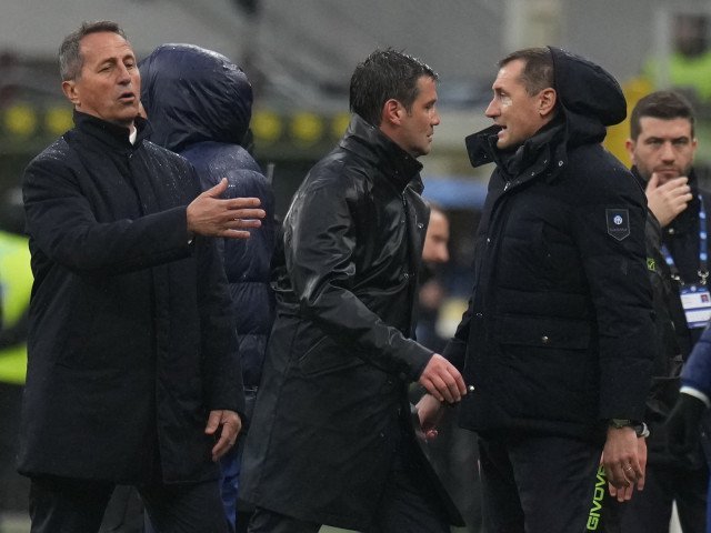 Chivu, Eliminat la Bergamo: Al Doilea Roșu ca Antrenor Cristian Chivu, antrenorul echipei Primavera a Interului, a fost eliminat de pe banca de rezerve în timpul meciului cu Atalanta, disputat în semifinalele Campionatului Italian Primavera