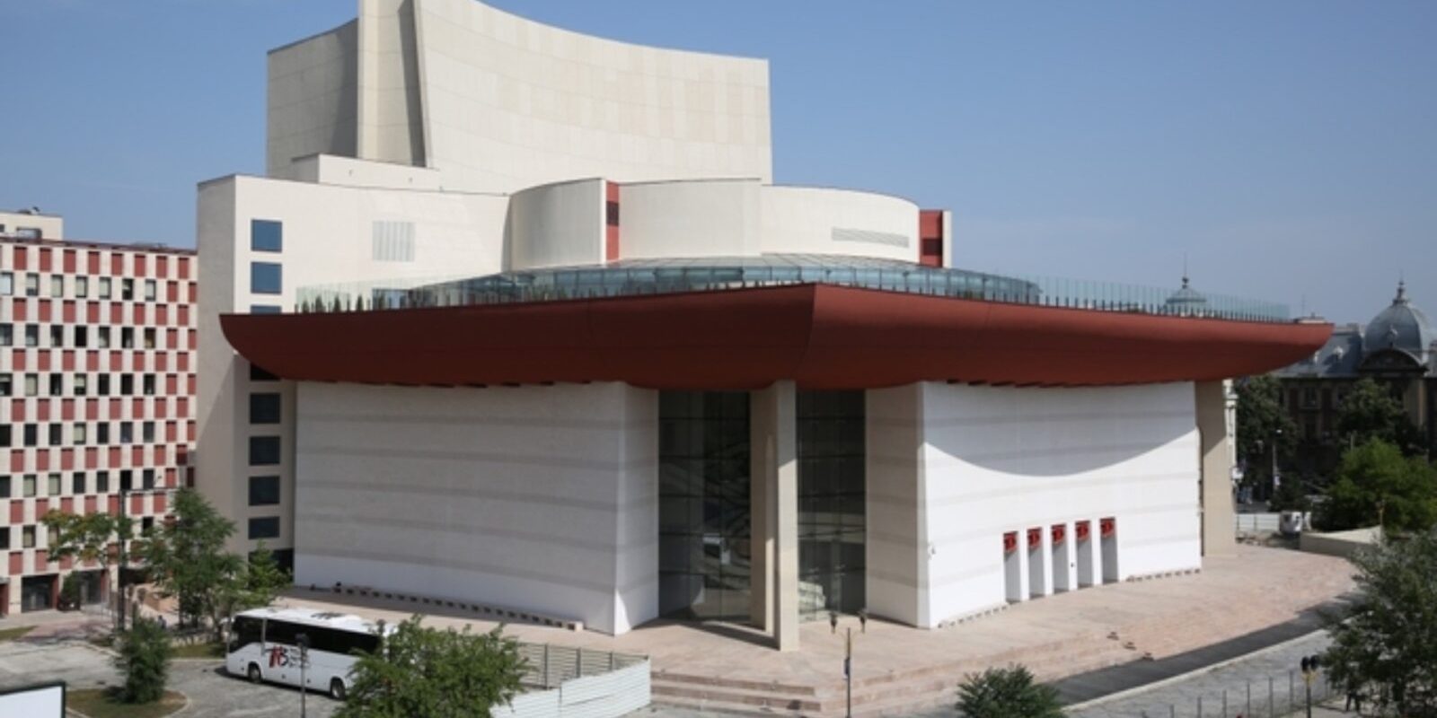 Selectarea noului manager al Teatrului Național București, reluată după eșecuri repetate Ministerul Culturii a anunțat componența comisiei care va evalua proiectele de management depuse pentru ocuparea funcției de manager al Teatrului Național „I.L