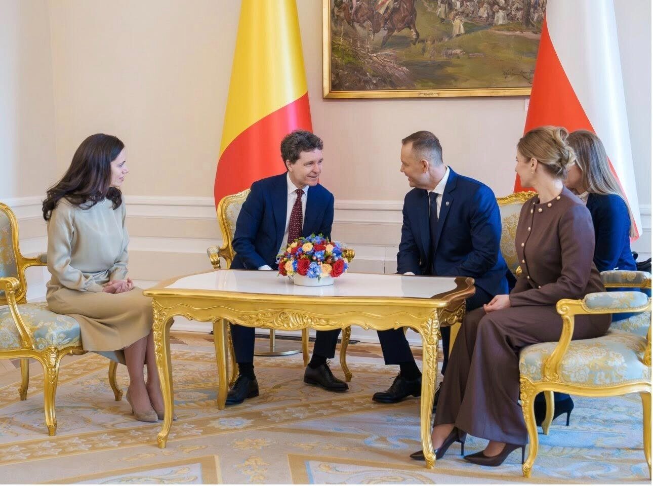 Mirabela Grădinaru, comparată cu kate middleton după apariția la o vizită în polonia Apariția vestimentară a Mirabelei Grădinaru, la o vizită oficială în Polonia, a stârnit o serie de reacții pozitive pe rețelele de socializare
