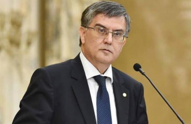 Mircea Dumitru exclude colaborarea cu Rusia și China în viziunea sa pentru Academia Română Fostul ministru al Educației și rector, Mircea Dumitru, candidat la funcția de președinte al Academiei Române, a declarat că nu ia în calcul o colaborare cu Rusia și China, conform unui interviu acordat publicației Edupedu.ro