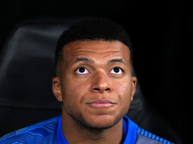 Kylian Mbappe, viitorul vedetei franceze, la Real Madrid? O posibilă lovitură de proporții agită lumea fotbalului Zvonurile privind o posibilă trecere a starului francez Kylian Mbappe la clubul spaniol Real Madrid au căpătat o amploare semnificativă în ultimele ore
