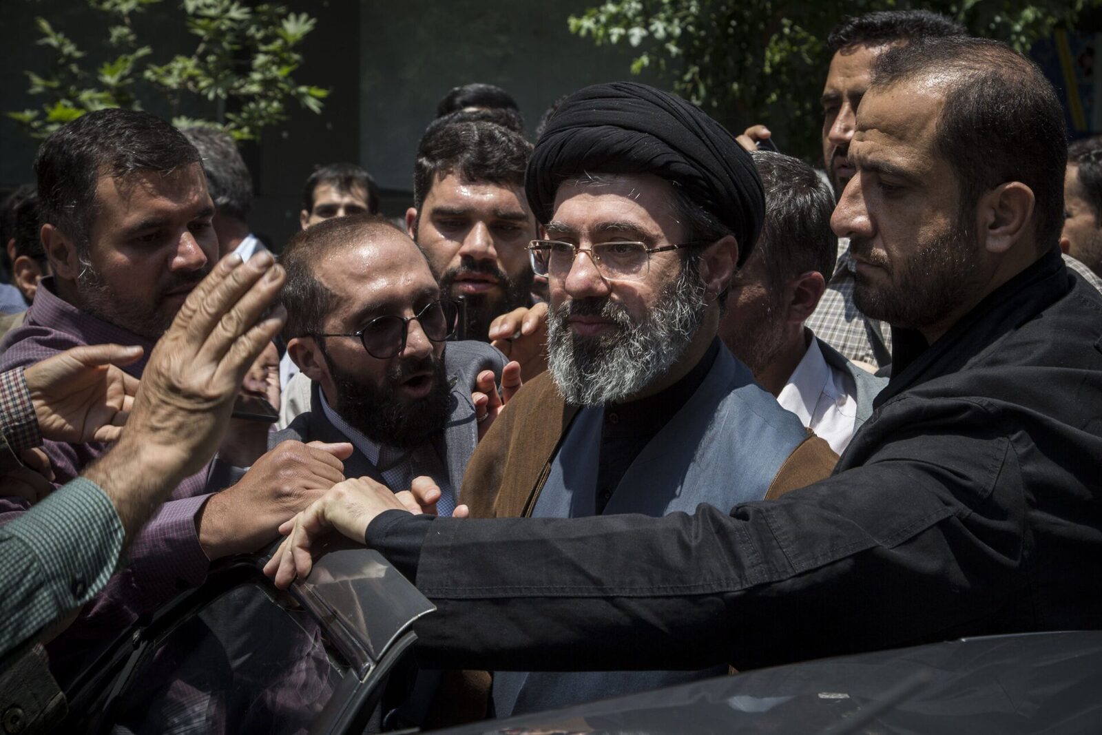 SUA oferă recompensă pentru capturarea lui Mojtaba Khamenei, fiul liderului suprem iranian Statele Unite ale Americii, prin intermediul Departamentului de Stat, au anunțat o recompensă semnificativă pentru informații care pot conduce la capturarea lui Mojtaba Khamenei, considerat noul lider suprem al Iranului