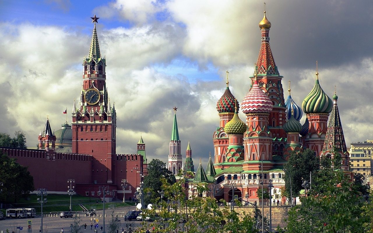 Român condamnat la 15 ani de închisoare în Rusia pentru spionaj în favoarea Ucrainei Un cetățean român a fost condamnat joi de un tribunal din Rusia la 15 ani de închisoare pentru spionaj în favoarea Ucrainei
