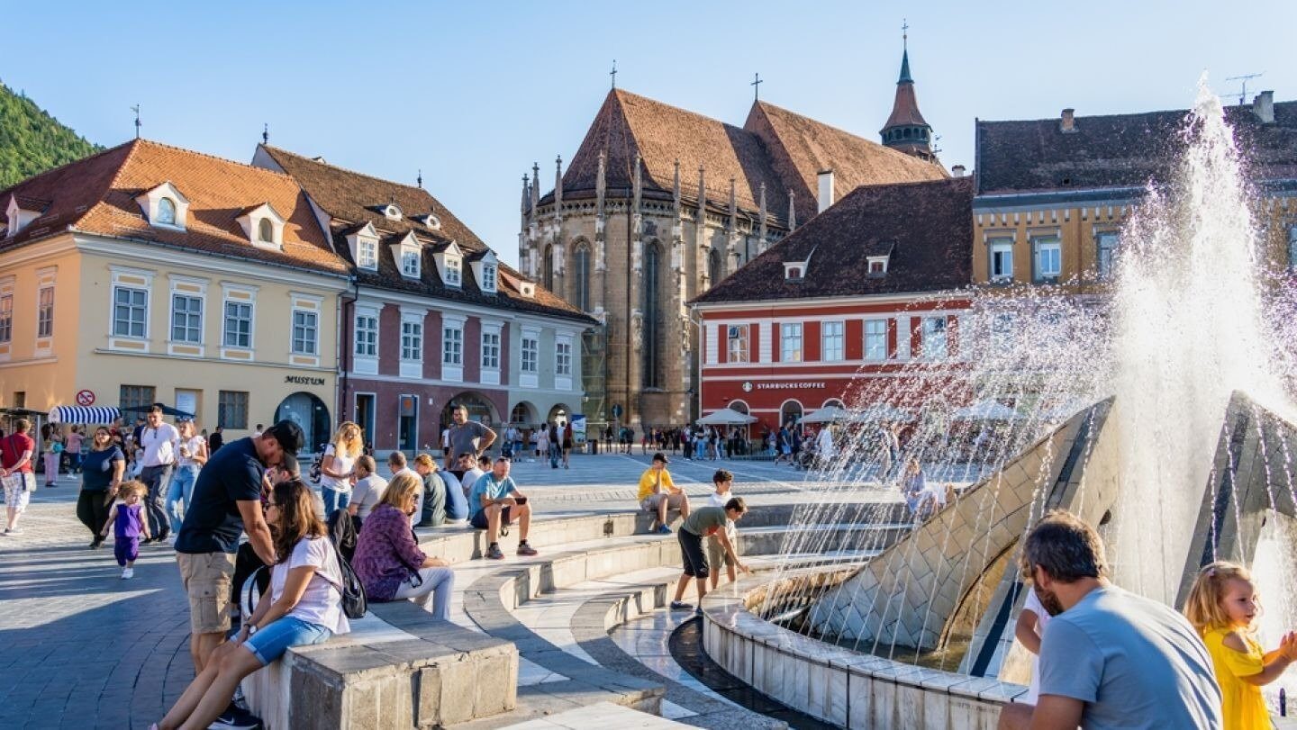 România, destinație tot mai căutată de turiștii britanici România urcă rapid în topul preferințelor turiștilor britanici, ocupând locul al doilea în clasamentul destinațiilor est-europene, imediat după Polonia