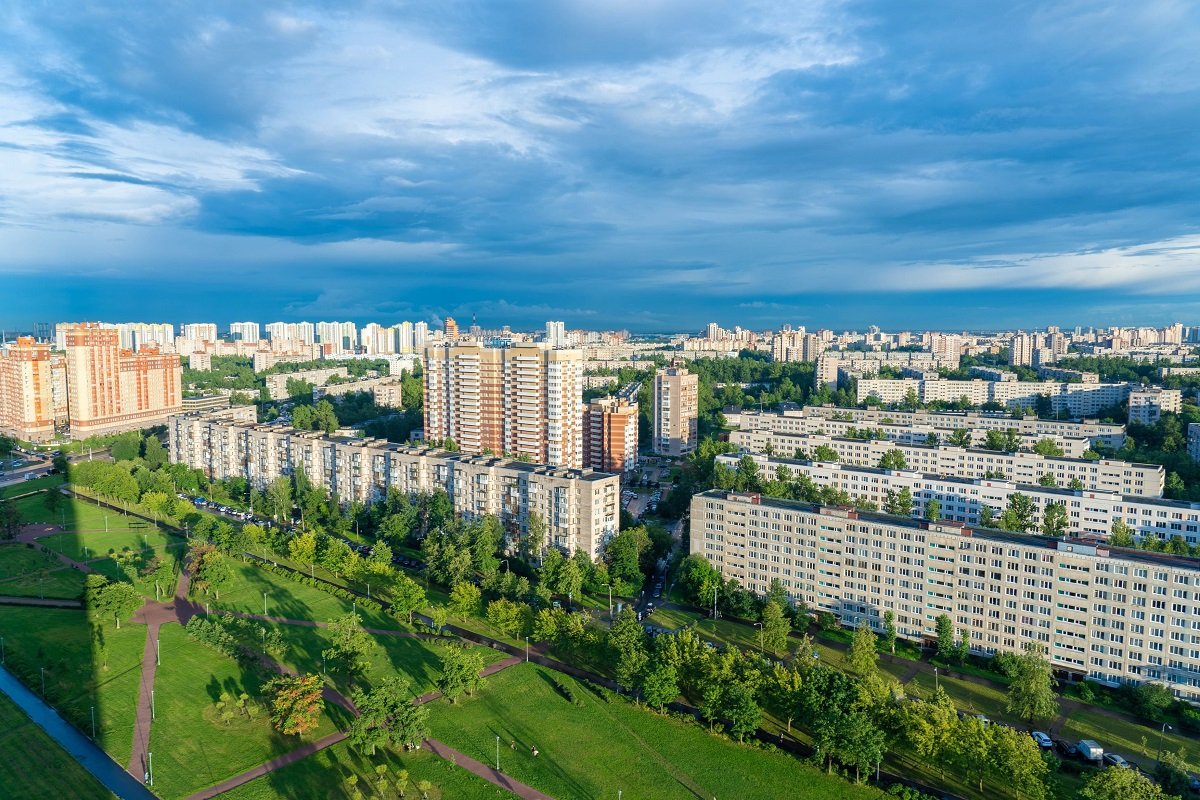 Visul locuinței proprii, tot mai greu de atins pentru români: Chiria, o alternativă tot mai atractivă Prețurile locuințelor, în special în marile orașe, au crescut semnificativ, în timp ce veniturile multora nu au ținut pasul