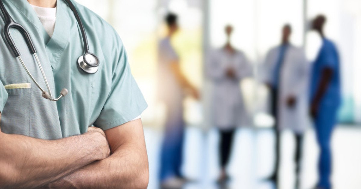 Inițiativă legislativă pentru protejarea cadrelor medicale în fața agresiunilor, similară cu cea pentru polițiști și militari Un proiect de lege inițiat de un deputat din Partidul Național Liberal prevede extinderea protecției legale pentru cadrele medicale împotriva agresiunilor, în mod similar cu cele primite de către polițiști și militari