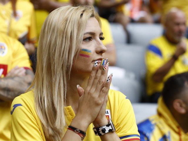 Bilete ”la negru” pentru românii la meciul cu Turcia: Cât costă accesul pe stadion? Meciul de fotbal dintre România și Turcia, programat pentru data de 2 august, a generat un interes uriaș în rândul suporterilor români