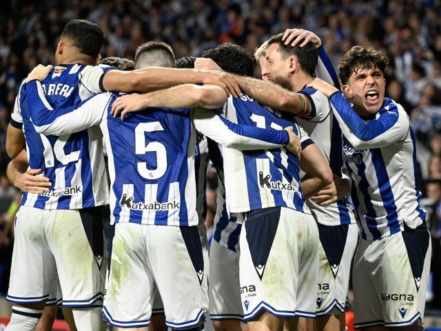 Real Sociedad se califică în finala Cupei Spaniei, după un meci tensionat cu Athletic Bilbao Real Sociedad a învins Athletic Bilbao cu scorul de 1-0 în semifinala Cupei Spaniei, asigurându-și astfel un loc în finala competiției