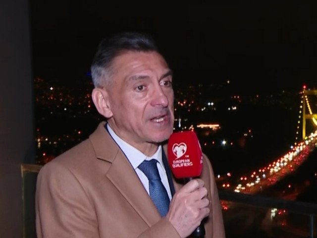 Ilie Dumitrescu, sceptic în privința jucătorilor-cheie pentru echipa națională Fostul mare fotbalist Ilie Dumitrescu a exprimat, de la Istanbul, îndoieli serioase cu privire la prezența unor jucători importanți în primul unsprezece al României