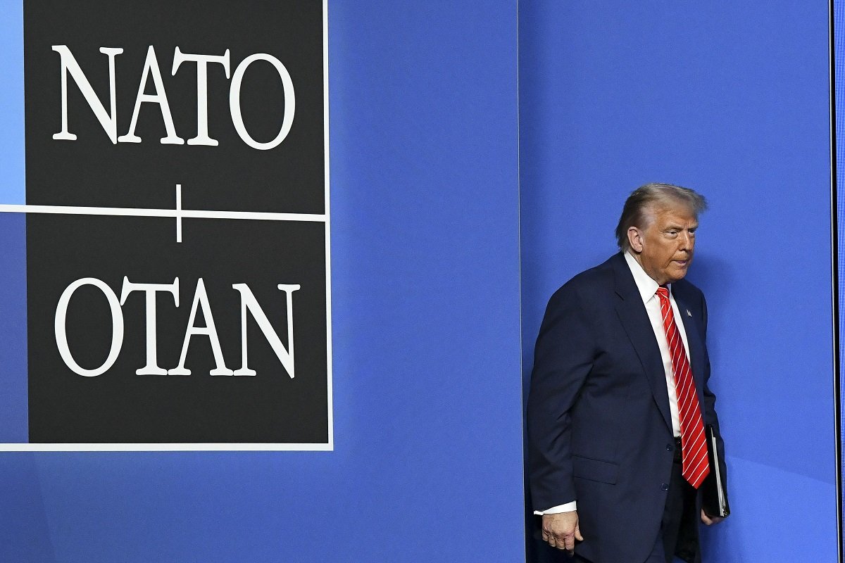 Trump chestionează susținerea SUA pentru NATO: „poate nu ar trebui să mai fim acolo”