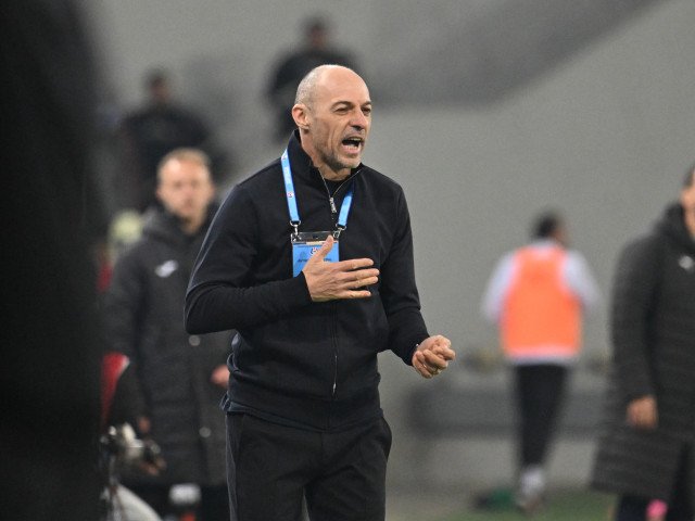 FC Argeș, la un pas de lupta pentru titlu? Reacția lui Bogdan Andone după victoria crucială FC Argeș a obținut o victorie importantă în deplasare, scor 2-1, împotriva Universității Craiova, într-un meci din cadrul campionatului