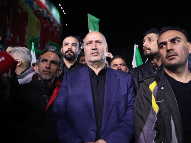 Iranul se pregătește pentru CM 2026 în Turcia, dar participarea în SUA rămâne incertă Echipa națională de fotbal a Iranului își continuă pregătirile pentru Cupa Mondială din 2026, dar participarea la turneul final, în special în Statele Unite ale Americii, este în continuare sub semnul întrebării
