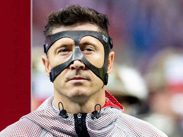 Polonezul de la Barcelona, Curătat de Rumori Atacantul polonez Robert Lewandowski pare să se afle în ultimele luni de contract cu FC Barcelona, iar zvonurile privind o posibilă revenire în țara sa natală au început să circule