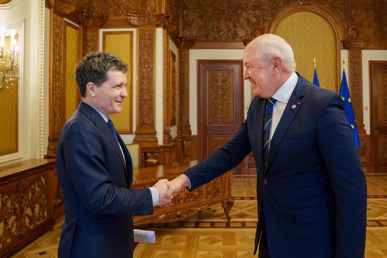 Bucureștiul reconfirmă sprijinul pentru Chișinău: Nicușor Dan, întâlnire cu premierul Moldovei Președintele României, Nicușor Dan, a reafirmat marți angajamentul Bucureștiului față de Republica Moldova, în cadrul unei întâlniri cu prim-ministrul moldovean, Alexandru Munteanu