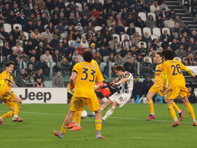 Juventus, victorie categorică în fața celor de la Pisa, scor 4-0 Echipa de fotbal Juventus a obținut o victorie clară, cu scorul de 4-0, în meciul disputat împotriva formației Pisa
