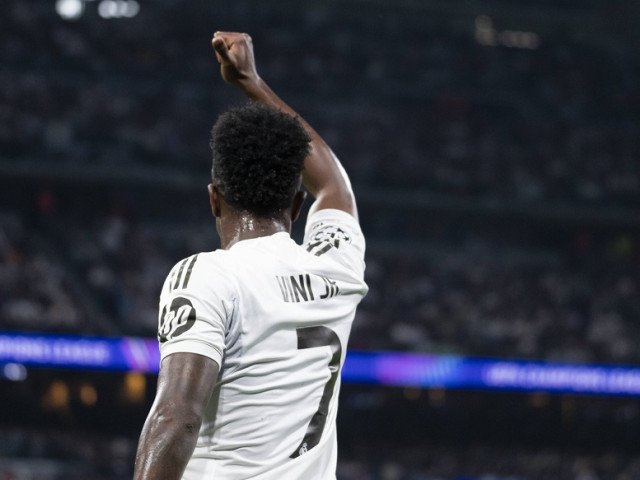 Vinicius Junior, criticat dur după ratarea penalty-ului decisiv în meciul Real Madrid – Manchester City Vinicius Junior a fost ținta criticilor dure după ce a ratat un penalty în sferturile de finală ale Ligii Campionilor, meciul dintre Real Madrid și Manchester City