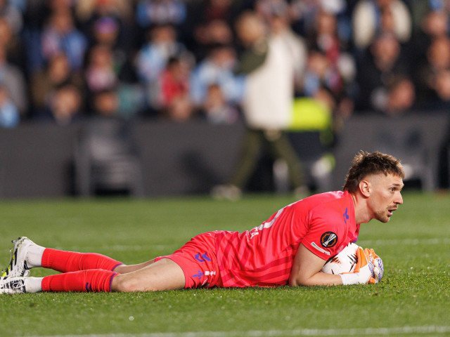 Ce mai poate face celta lui radu după gafele din europa league?