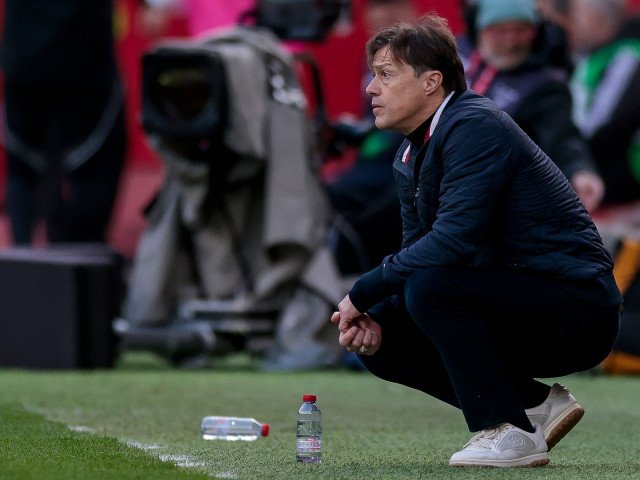 Sevilla dă afară antrenorul după un parcurs dezastruos Sevilla FC a anunțat luni, 23 martie, demiterea antrenorului Matias Almeyda