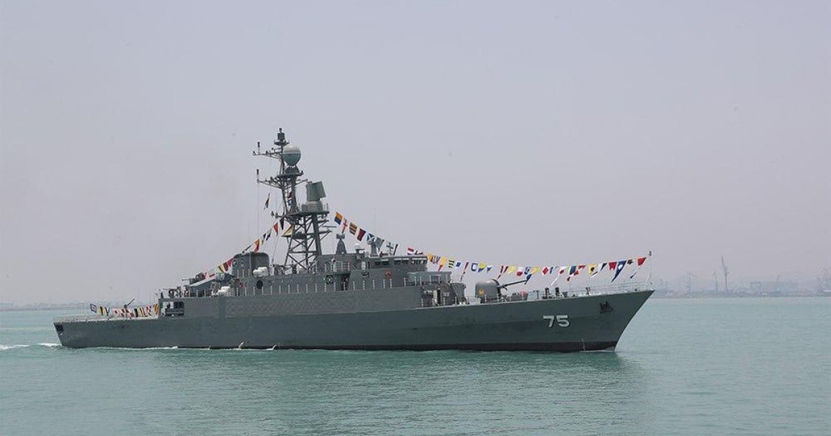 Submarinul a atacat o navă iraniană: Zeci de persoane date dispărute după explozie Cel puțin 101 de persoane sunt date dispărute și alte 78 au fost rănite în urma unui atac care a vizat o navă iraniană