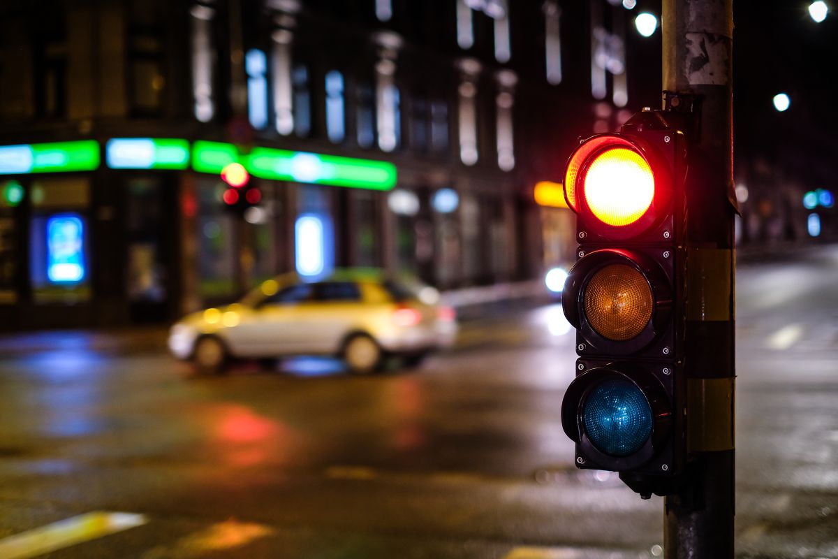Depășirea vitezei: Semafoarele trec pe roșu automat