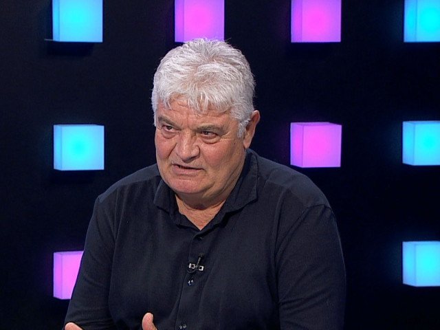 Ioan Andone, declarații incendiare despre abordarea meciului cu Turcia: „Trebuie să îi pârjolim” Fostul antrenor și jucător de fotbal, Ioan Andone, a oferit o declarație explozivă despre strategia pe care România ar trebui să o adopte în fața Turciei