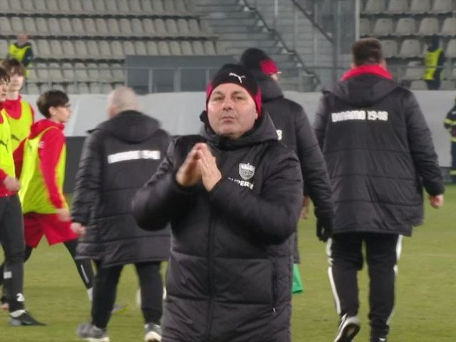 Emoție la revenirea lui Florentin Petre pe stadion Florentin Petre, fostul simbol al echipei Dinamo București, a stârnit emoții puternice în rândul fanilor după ce a fost prezent pe stadion la un meci recent