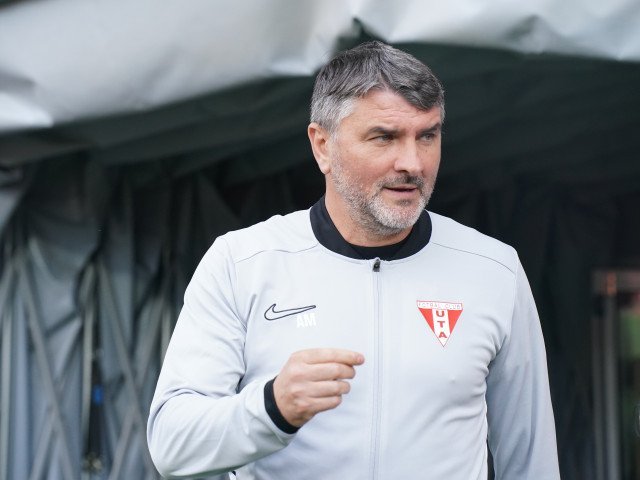 Șanse minime pentru Adrian Mihalcea la UTA Arad? Antrenorul echipei UTA Arad, Adrian Mihalcea, se confruntă cu o presiune imensă după o serie de rezultate dezamăgitoare