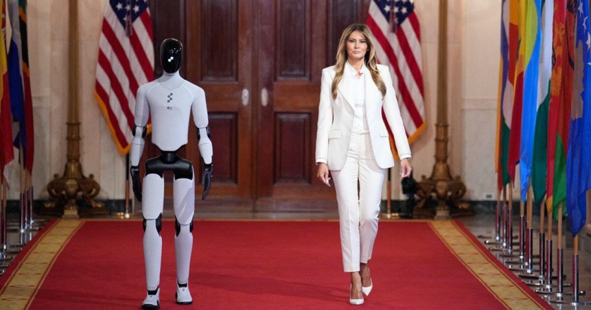 Melania Trump și un robot umanoid, o premieră la Casa Albă; Mirabela Grădinaru prezentă la eveniment Washingtonul a fost ieri gazda unui eveniment cu totul special