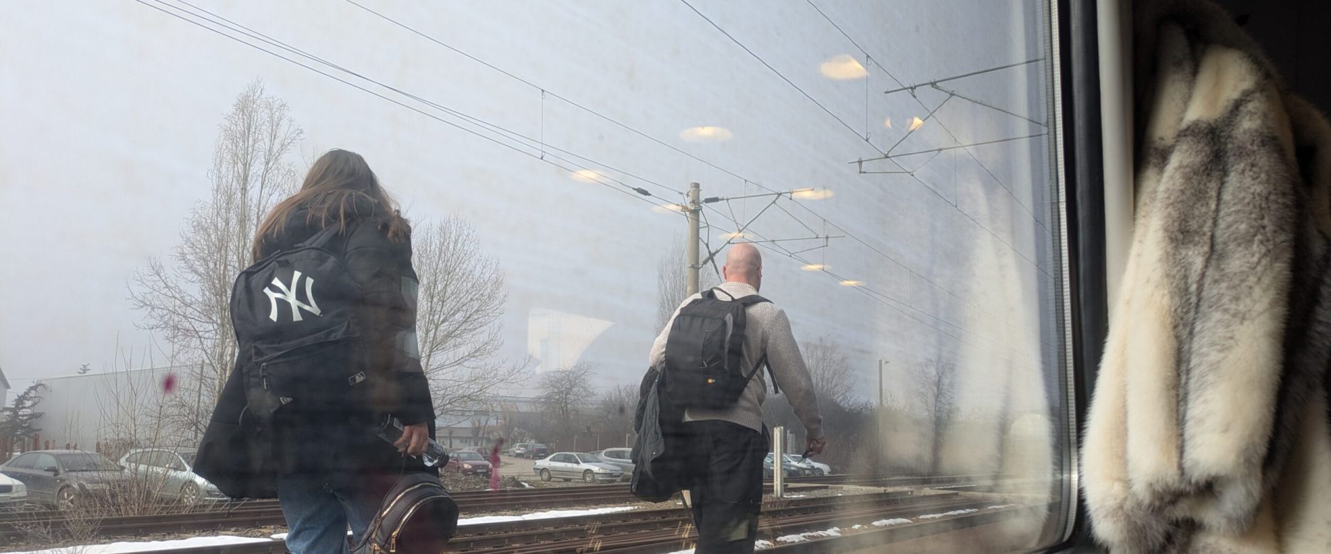 Exod spre munte: Trenurile, alternativa la coșmarul de pe DN1, devin un nou test de anduranță Bucureștenii, exasperați de cozile kilometrice de pe DN1, au ales trenul ca alternativă pentru a evada spre Valea Prahovei în weekendul prelungit de finalul lui februarie și începutul lui martie