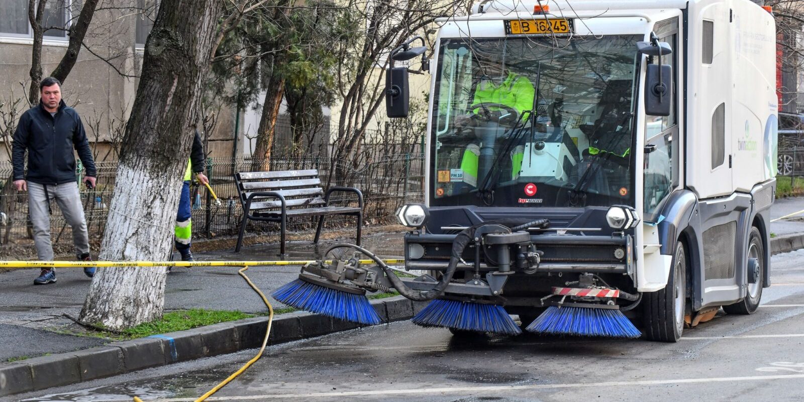 Sectorul 6, în plină curățenie de primăvară: Giuleștiul intră în atenția echipelor de salubrizare Echipele de salubrizare din Sectorul 6 continuă acțiunile de curățenie de primăvară, concentrându-se în această perioadă pe microzona 30 și pe cartierul Giulești
