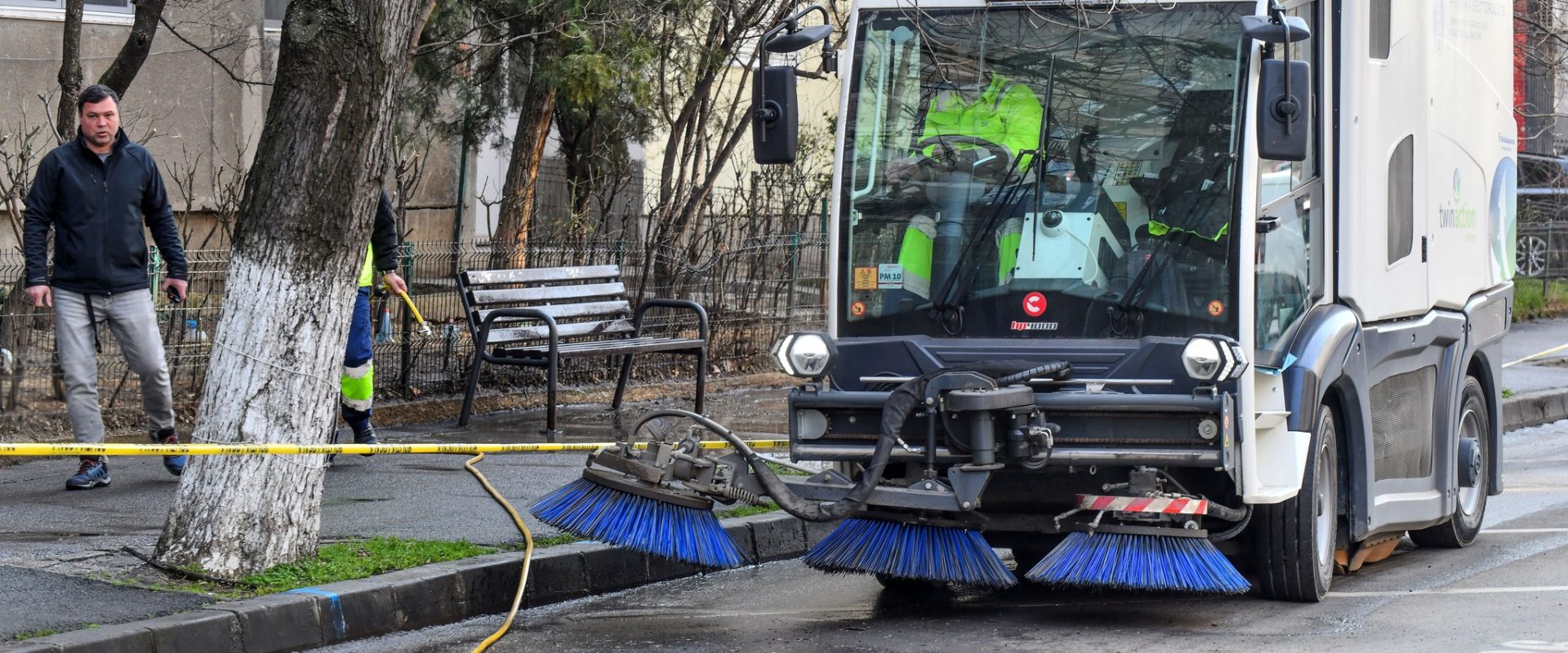 Curățenie generală în Giulești: Primăria Sectorului 6 anunță măsuri pentru un cartier mai curat Primăria Sectorului 6 organizează o amplă acțiune de curățenie în cartierul Giulești în acest weekend, cu scopul de a îmbunătăți aspectul general al zonei