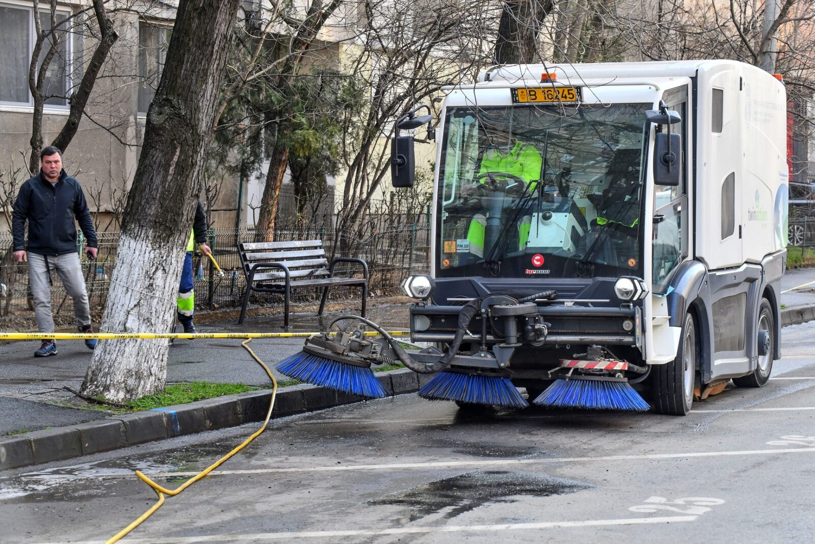 Curățenie generală în Giulești: Primăria Sectorului 6 anunță măsuri pentru un cartier mai curat Primăria Sectorului 6 organizează o amplă acțiune de curățenie în cartierul Giulești în acest weekend, cu scopul de a îmbunătăți aspectul general al zonei